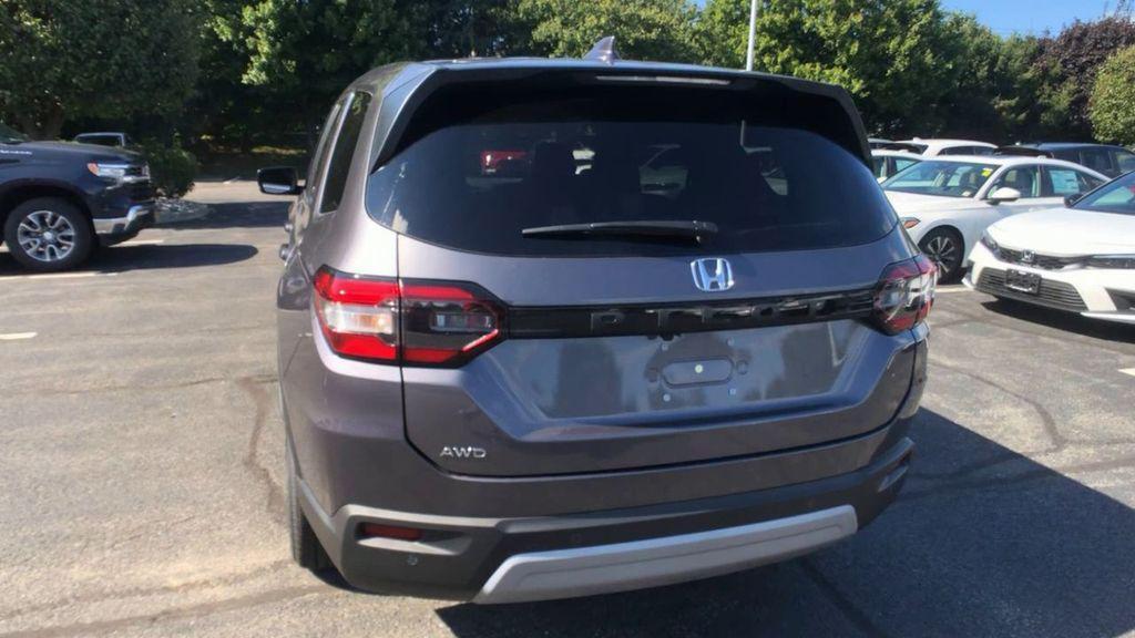 new 2025 Honda Pilot car, priced at $47,825