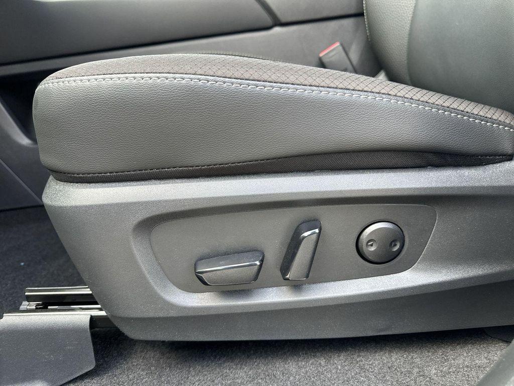 new 2025 Nissan Pathfinder car, priced at $35,827