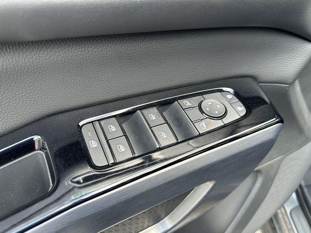 new 2025 Nissan Pathfinder car, priced at $35,827