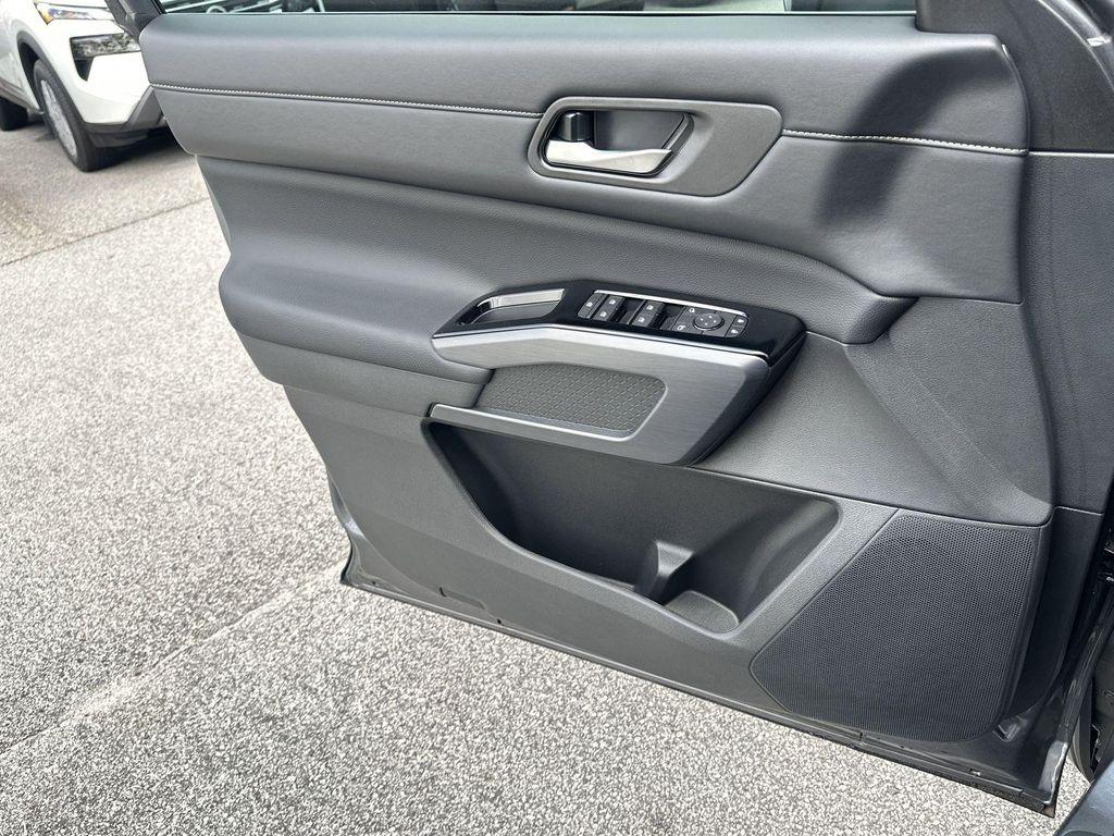 new 2025 Nissan Pathfinder car, priced at $35,827