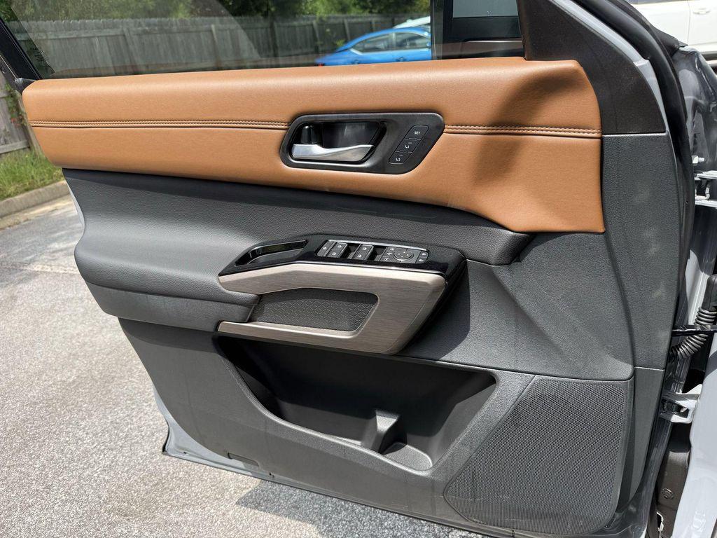 new 2025 Nissan Pathfinder car, priced at $48,176