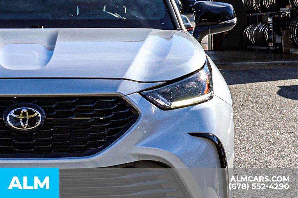 used 2022 Toyota Highlander car, priced at $37,970