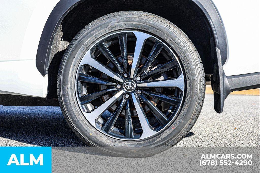 used 2022 Toyota Highlander car, priced at $37,970