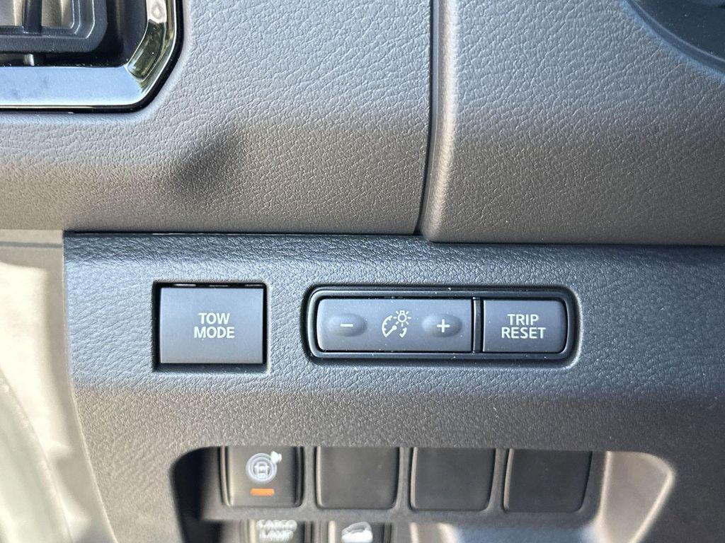 new 2025 Nissan Frontier car, priced at $39,746