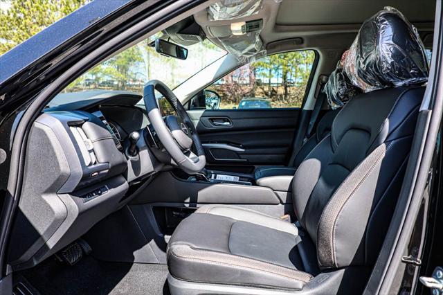 new 2025 Nissan Pathfinder car, priced at $44,677