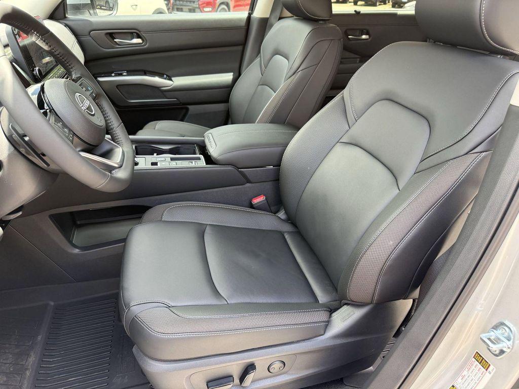 new 2025 Nissan Pathfinder car, priced at $35,827
