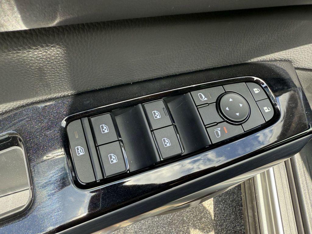 new 2025 Nissan Pathfinder car, priced at $35,827