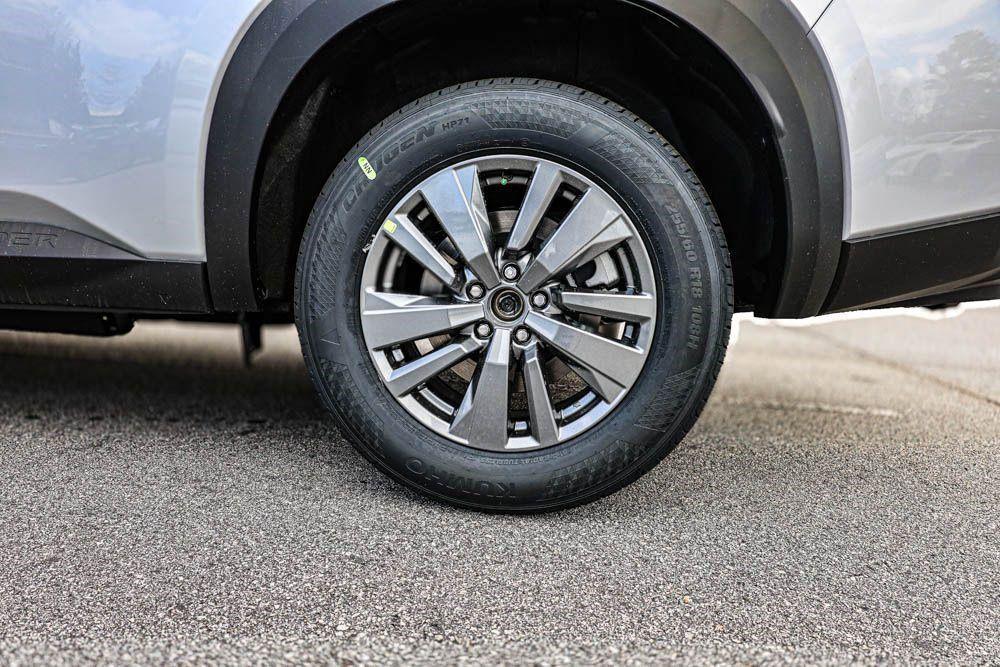new 2025 Nissan Pathfinder car, priced at $40,022