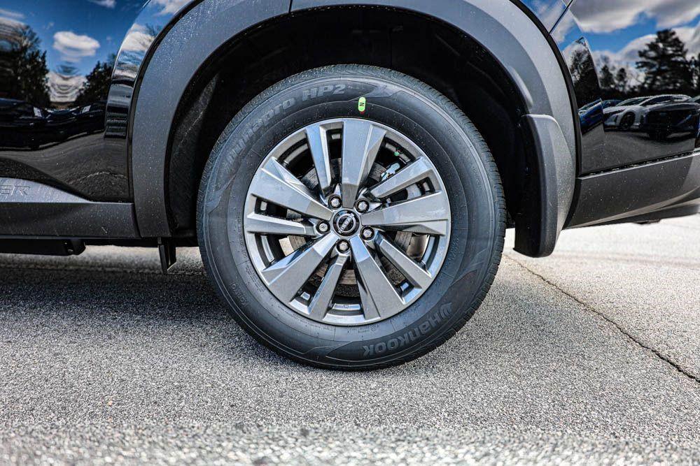 new 2025 Nissan Pathfinder car, priced at $35,565
