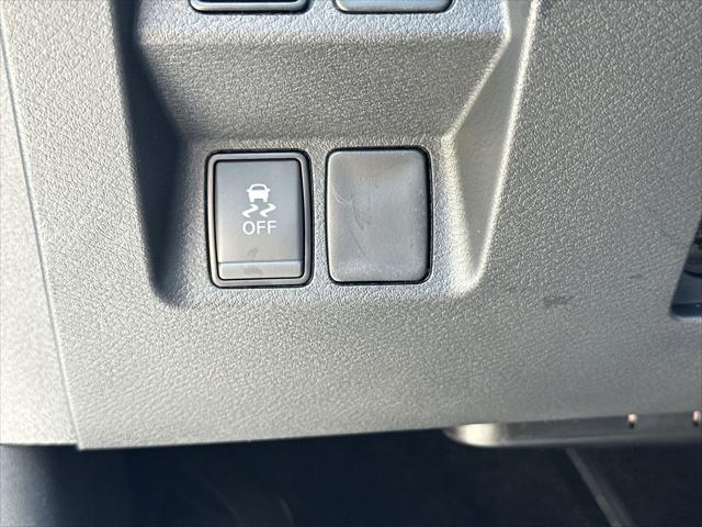 new 2025 Nissan Frontier car, priced at $40,951