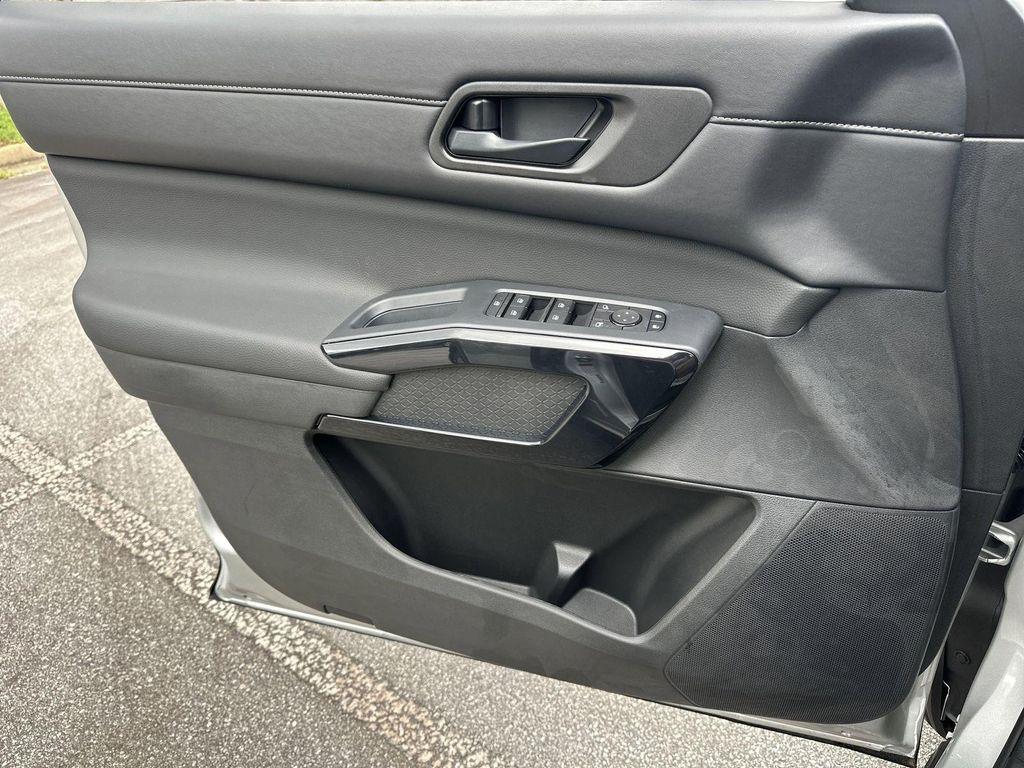 new 2025 Nissan Pathfinder car, priced at $39,904