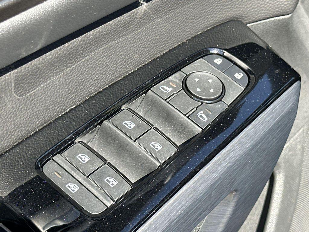 new 2025 Nissan Pathfinder car, priced at $35,827