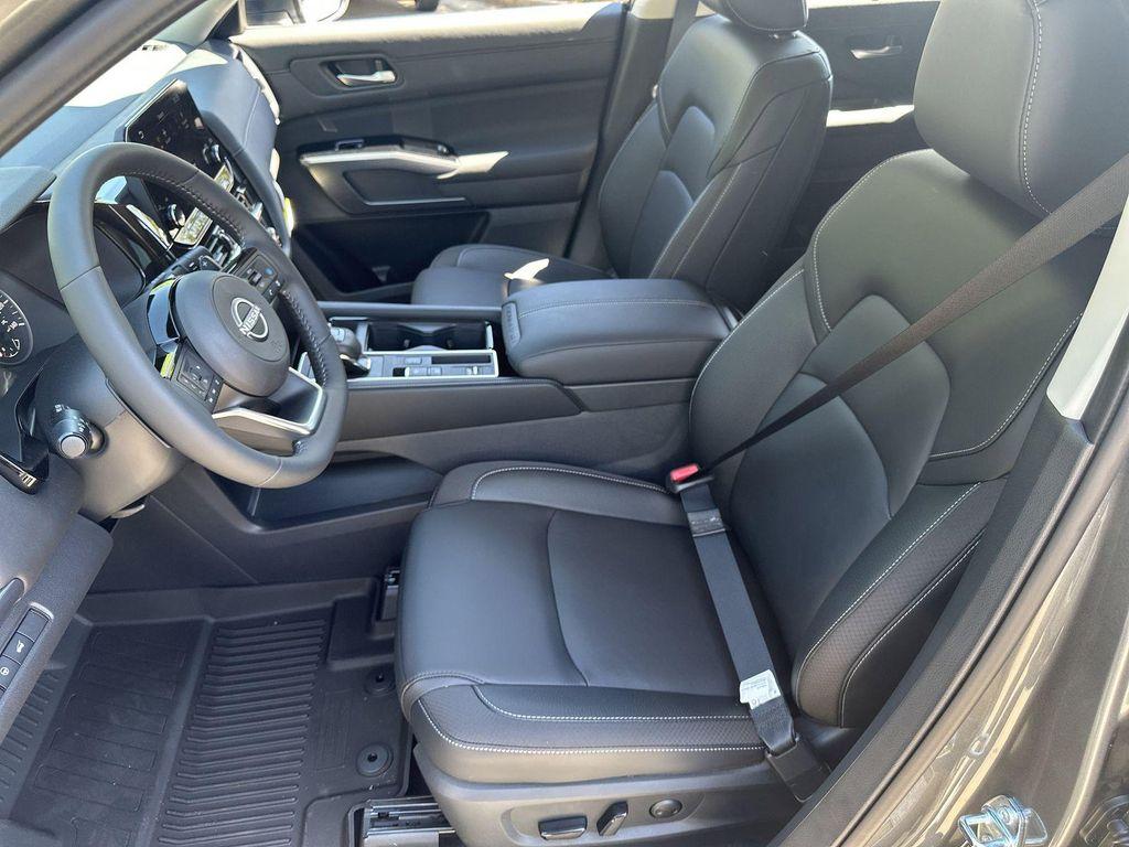new 2025 Nissan Pathfinder car, priced at $35,827