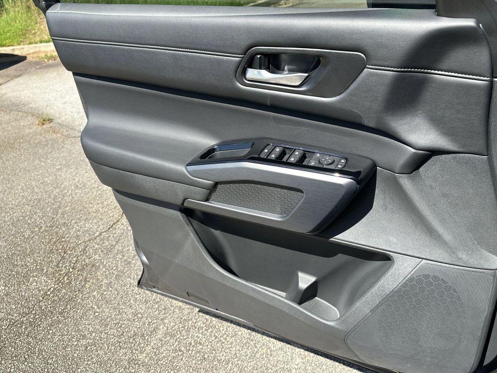 new 2025 Nissan Pathfinder car, priced at $35,827