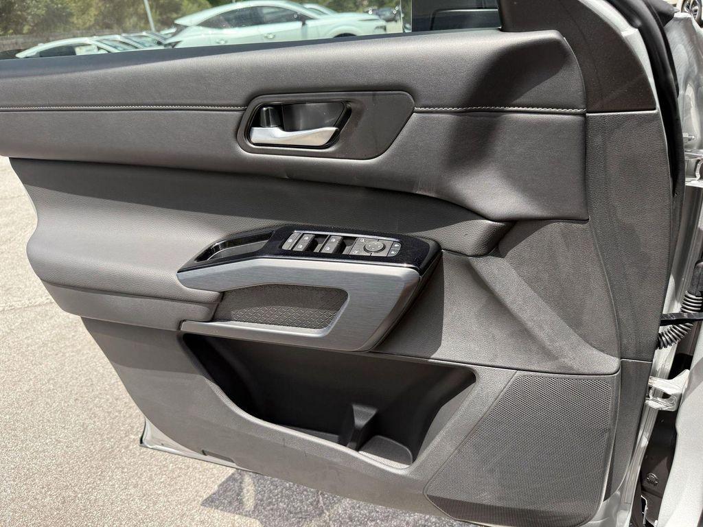 new 2025 Nissan Pathfinder car, priced at $35,827