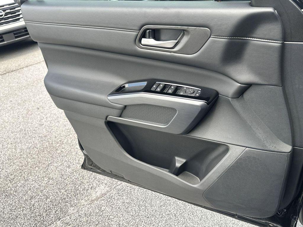new 2025 Nissan Pathfinder car, priced at $40,718