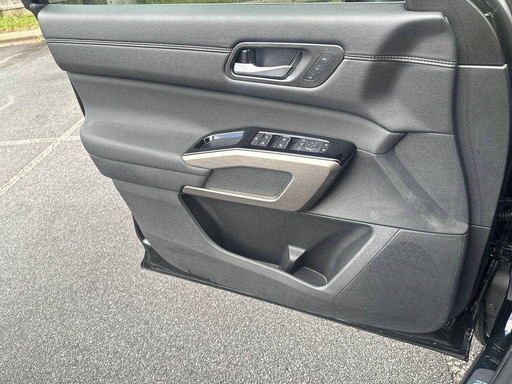 new 2025 Nissan Pathfinder car, priced at $47,428