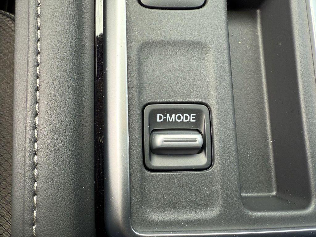 new 2025 Nissan Pathfinder car, priced at $40,827