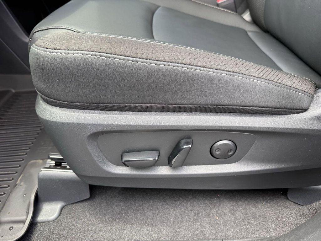 new 2025 Nissan Pathfinder car, priced at $40,827