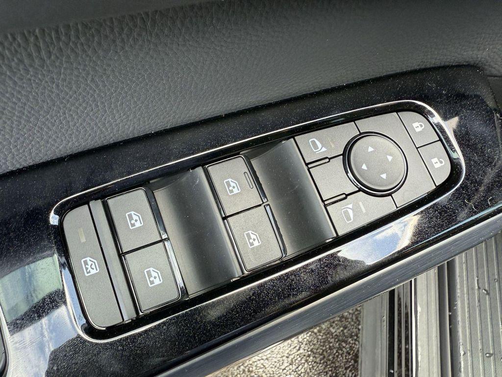 new 2025 Nissan Pathfinder car, priced at $40,827