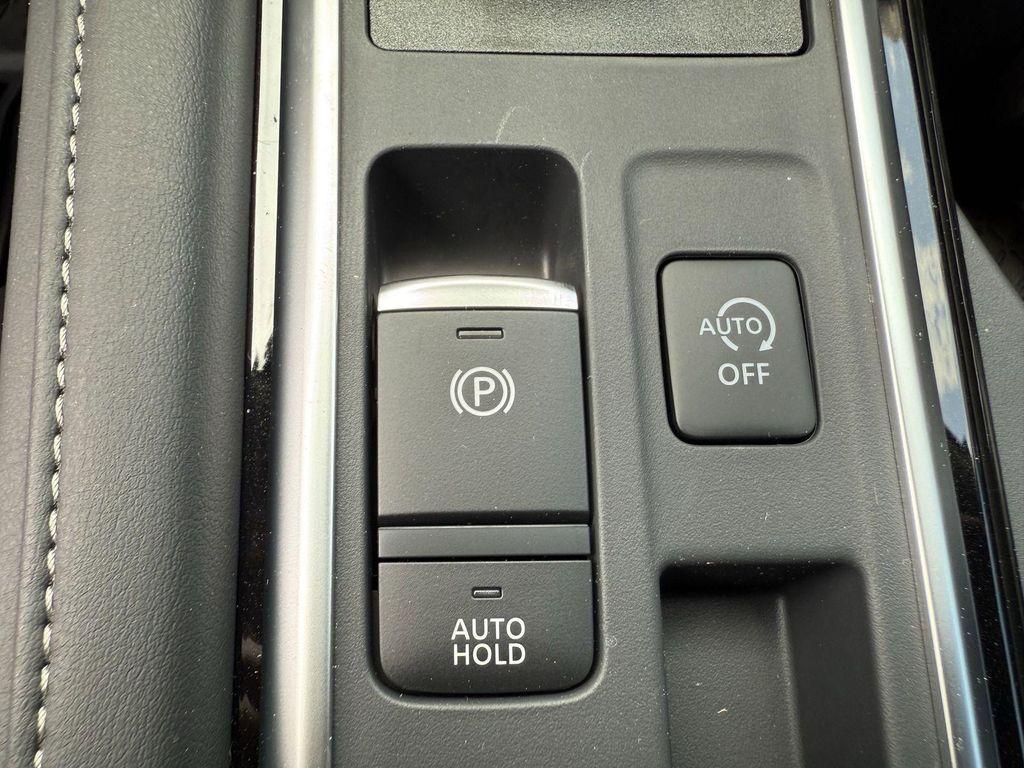 new 2025 Nissan Pathfinder car, priced at $40,827