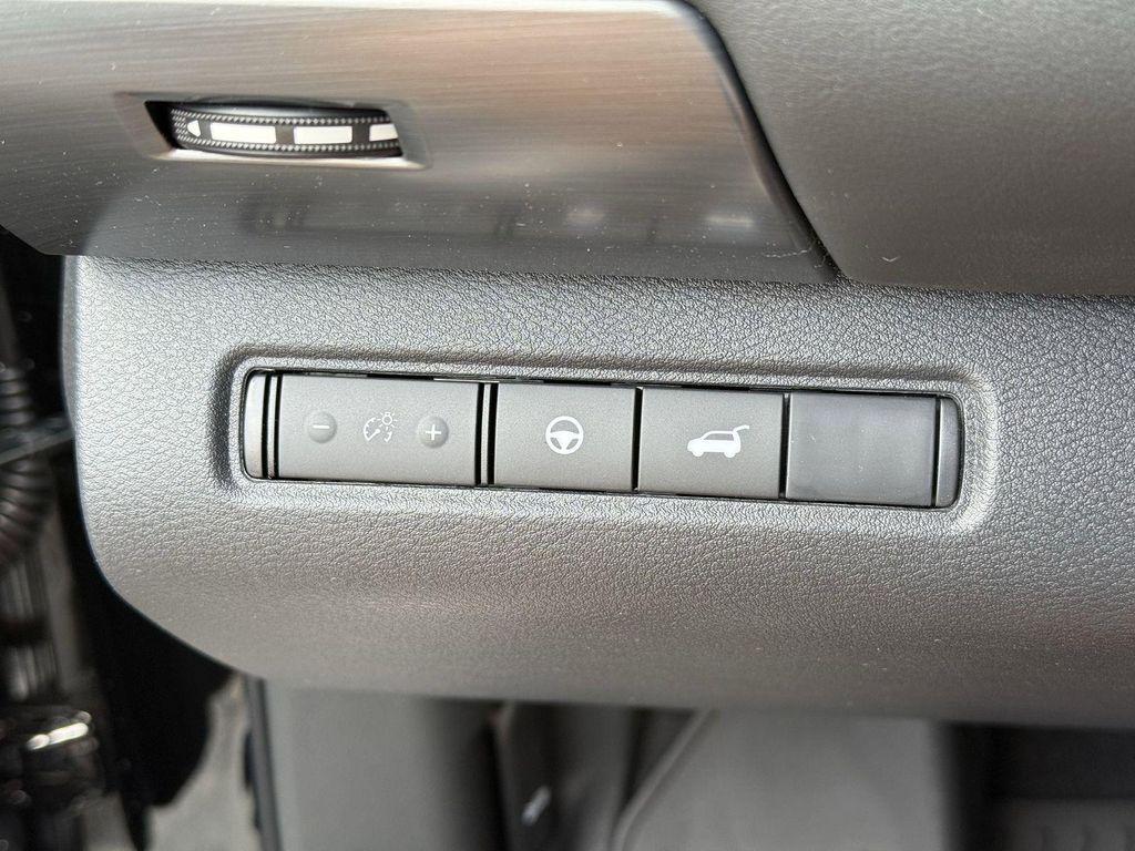 new 2025 Nissan Pathfinder car, priced at $40,827
