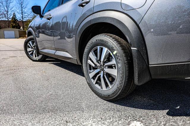 new 2025 Nissan Pathfinder car, priced at $40,496