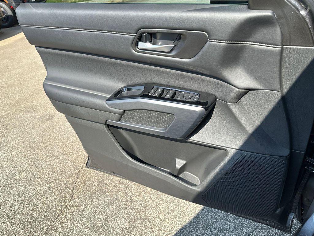 new 2025 Nissan Pathfinder car, priced at $35,718