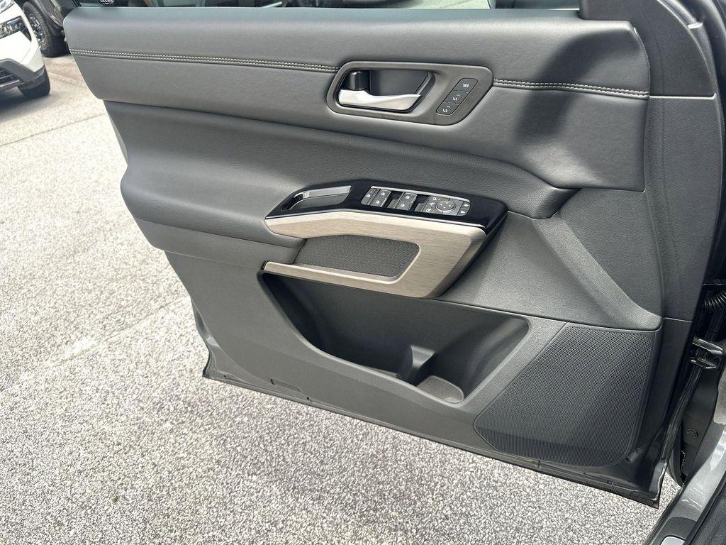 new 2025 Nissan Pathfinder car, priced at $47,428