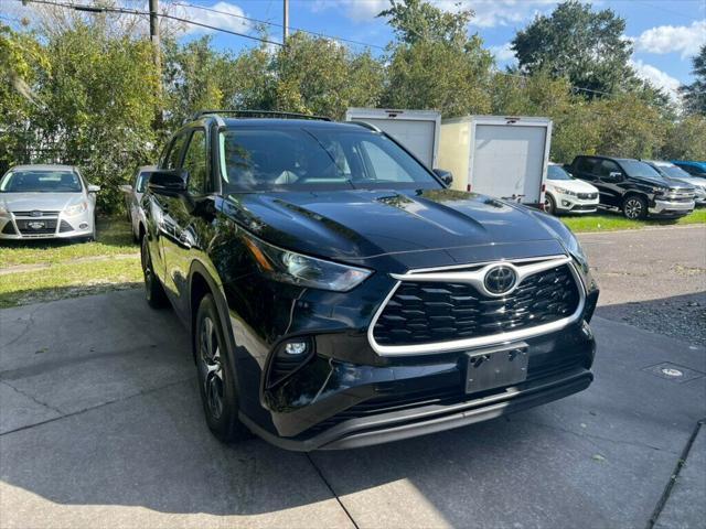 used 2023 Toyota Highlander car, priced at $38,990