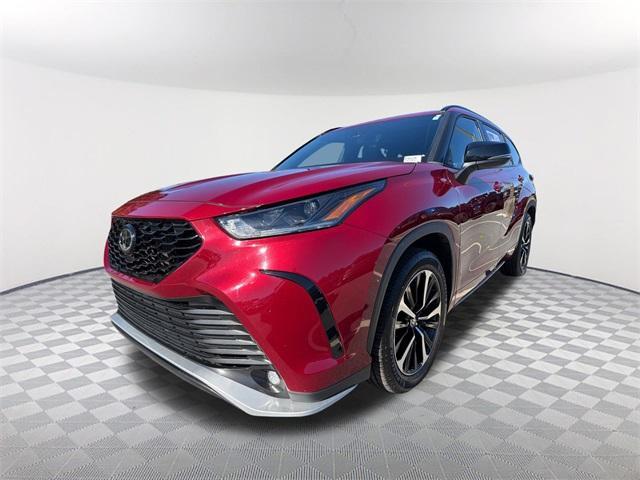 used 2021 Toyota Highlander car, priced at $29,899