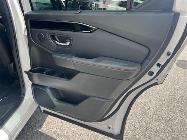 used 2025 Honda Pilot car, priced at $46,859