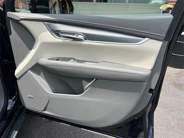 used 2022 Cadillac XT5 car, priced at $35,737