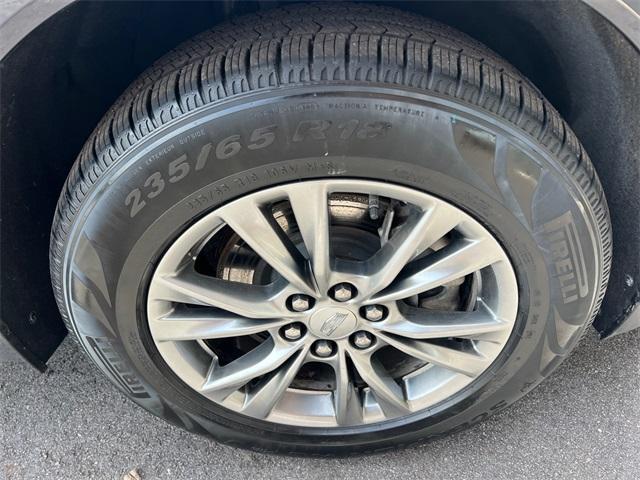 used 2022 Cadillac XT5 car, priced at $35,737
