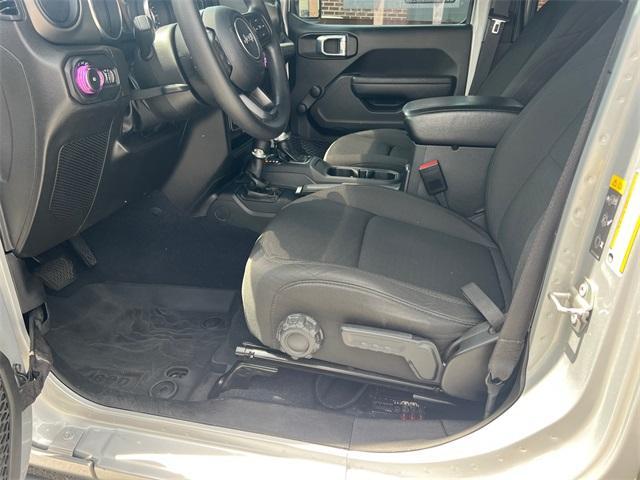 used 2022 Jeep Wrangler Unlimited car, priced at $27,273