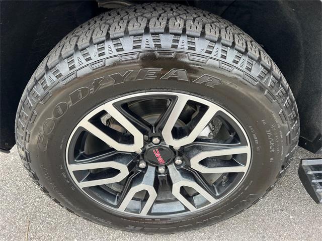used 2022 GMC Yukon XL car, priced at $59,314