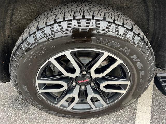 used 2022 GMC Yukon XL car, priced at $59,314
