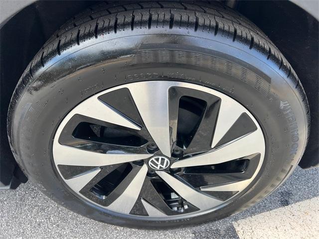 used 2024 Volkswagen ID.4 car, priced at $22,175