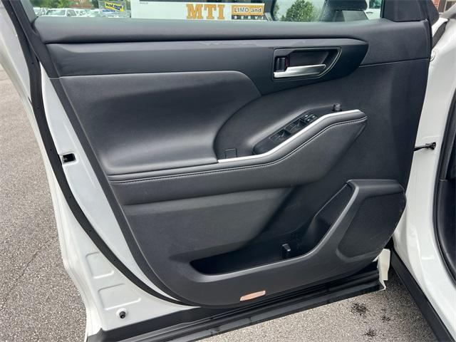 used 2020 Toyota Highlander car, priced at $31,782