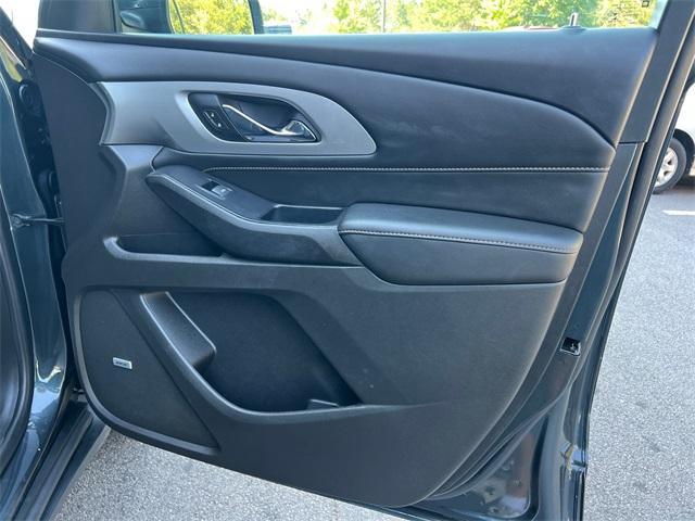 used 2021 Chevrolet Traverse car, priced at $23,504