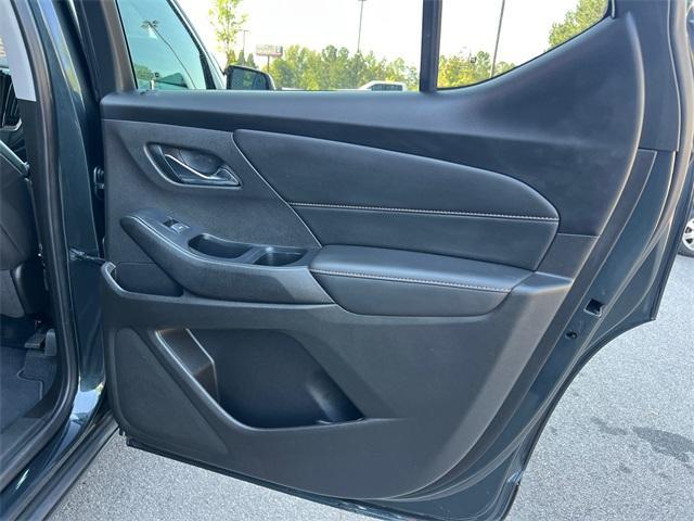 used 2021 Chevrolet Traverse car, priced at $23,504