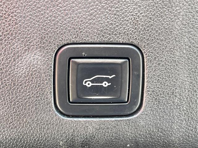 used 2021 GMC Yukon XL car, priced at $43,288