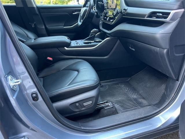used 2023 Toyota Highlander car, priced at $33,378