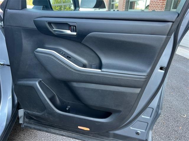 used 2023 Toyota Highlander car, priced at $33,378