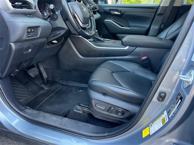 used 2023 Toyota Highlander car, priced at $33,378
