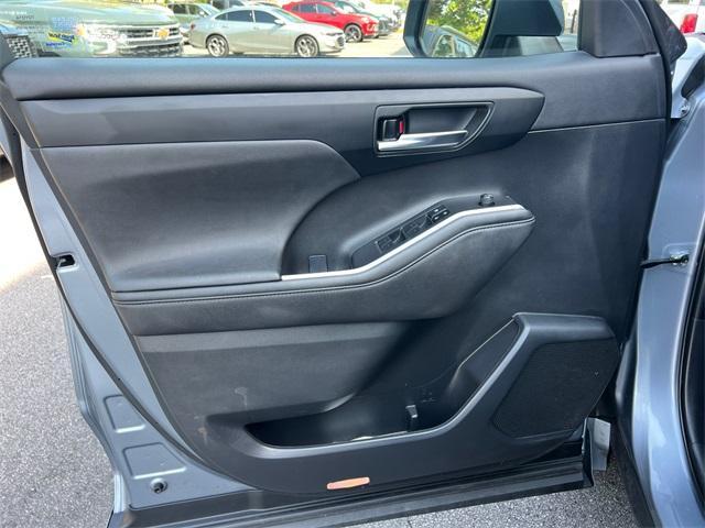 used 2023 Toyota Highlander car, priced at $33,378