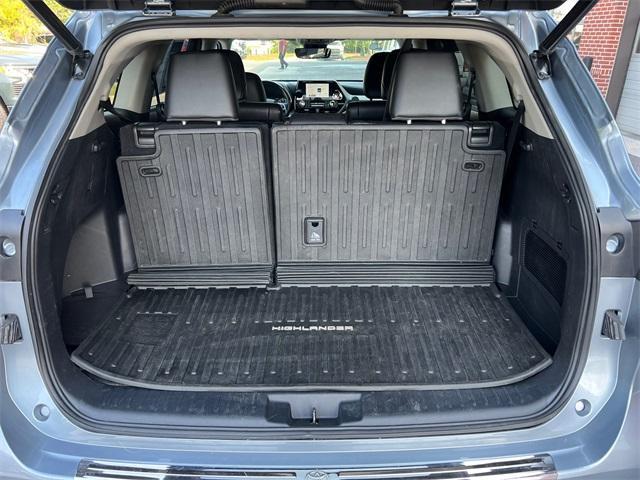used 2023 Toyota Highlander car, priced at $33,378