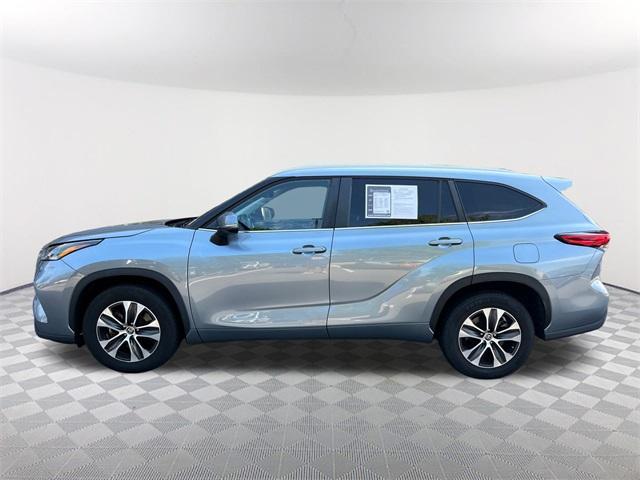 used 2023 Toyota Highlander car, priced at $33,378