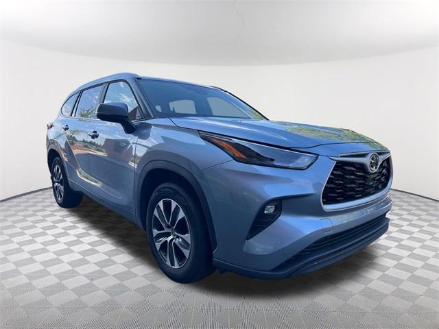 used 2023 Toyota Highlander car, priced at $33,378