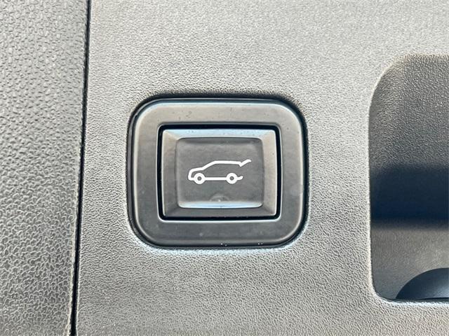 used 2022 Cadillac XT5 car, priced at $40,568